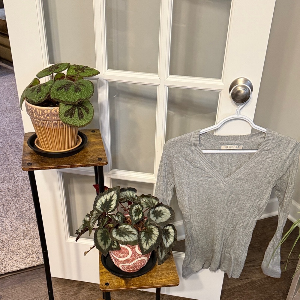 Old Navy Light Gray Knit Sweater